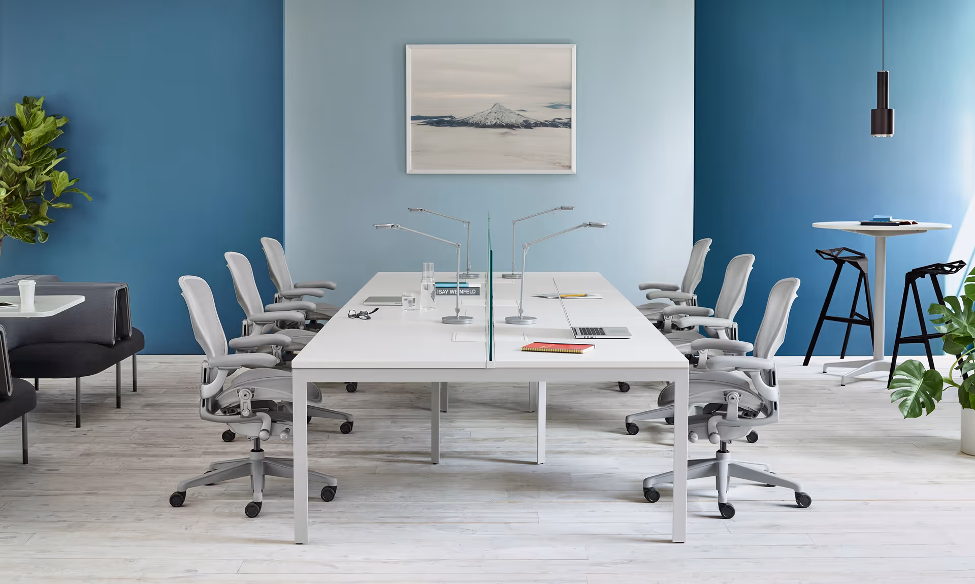 Обзор на кресло Herman Miller Aeron Remastered
